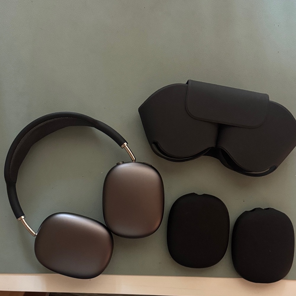 Apple Black Airpod Max